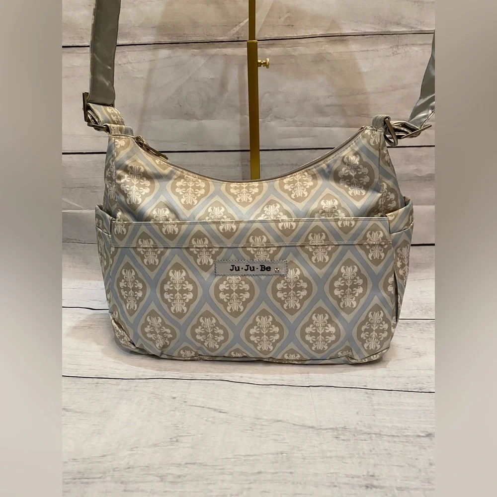 NWOT, Ju-Ju-Be HoboBe Bag in beautiful damask pattern!